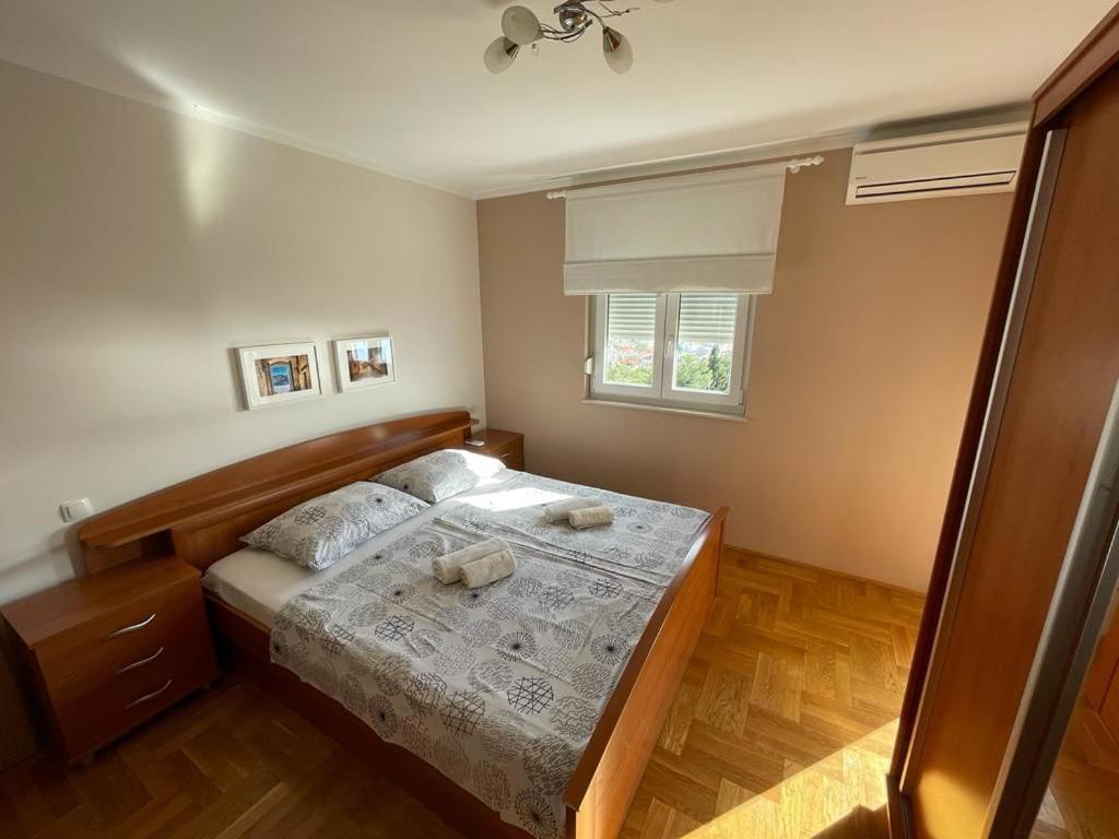 Villa Jelovic Traù Esterno foto