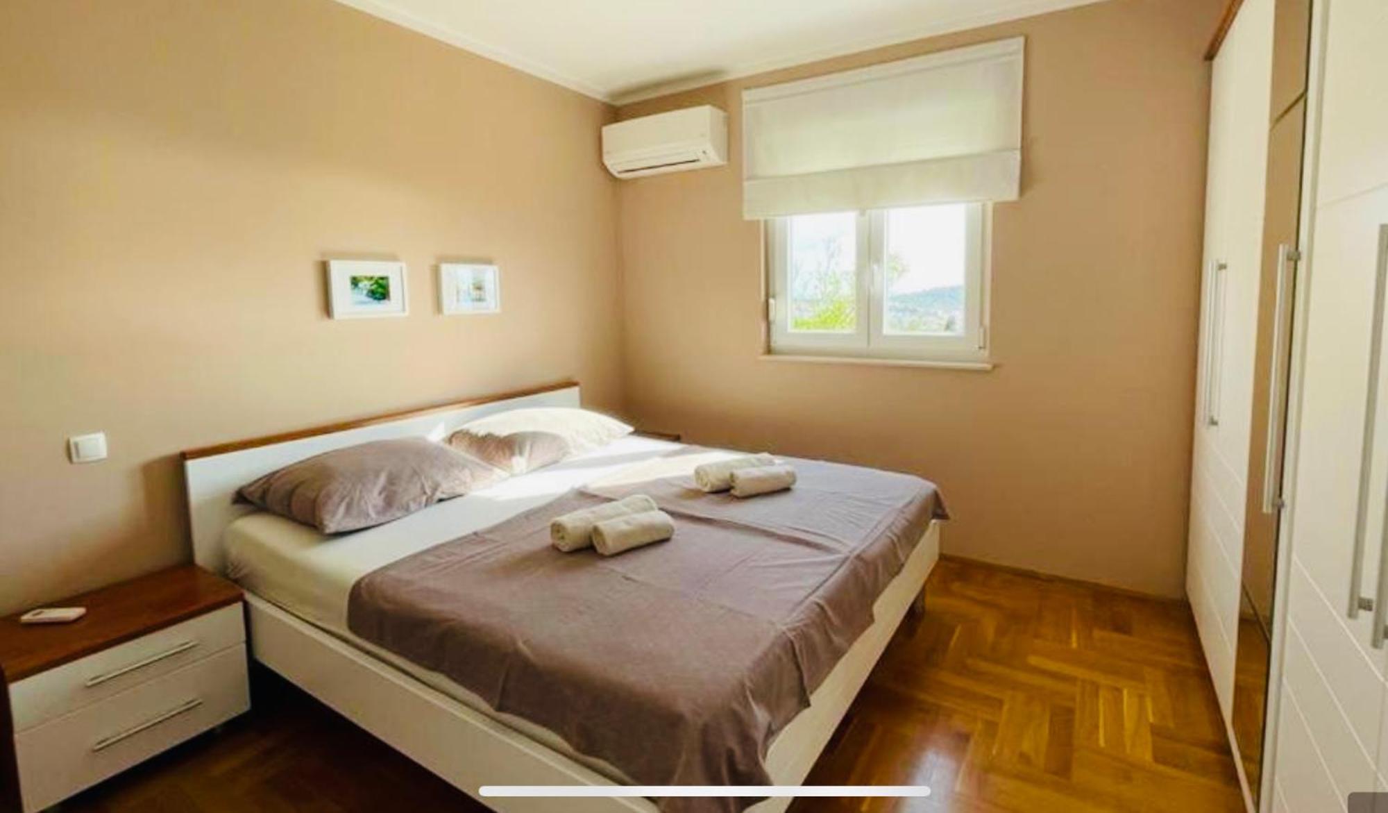 Villa Jelovic Traù Esterno foto